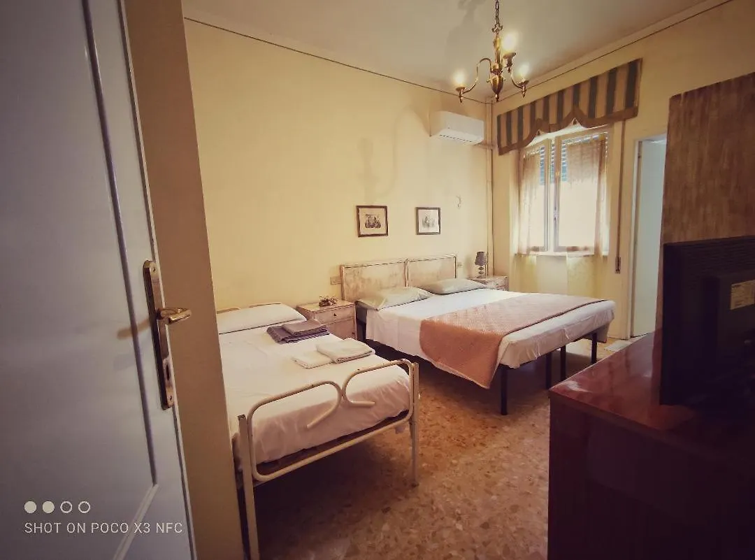 Hotel Delhy Viareggio 2*,  Italy