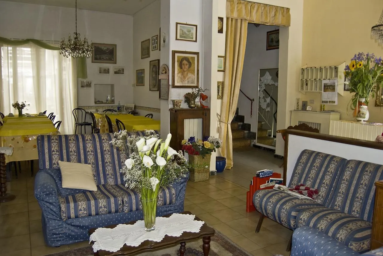Hotel Delhy Viareggio 2*,